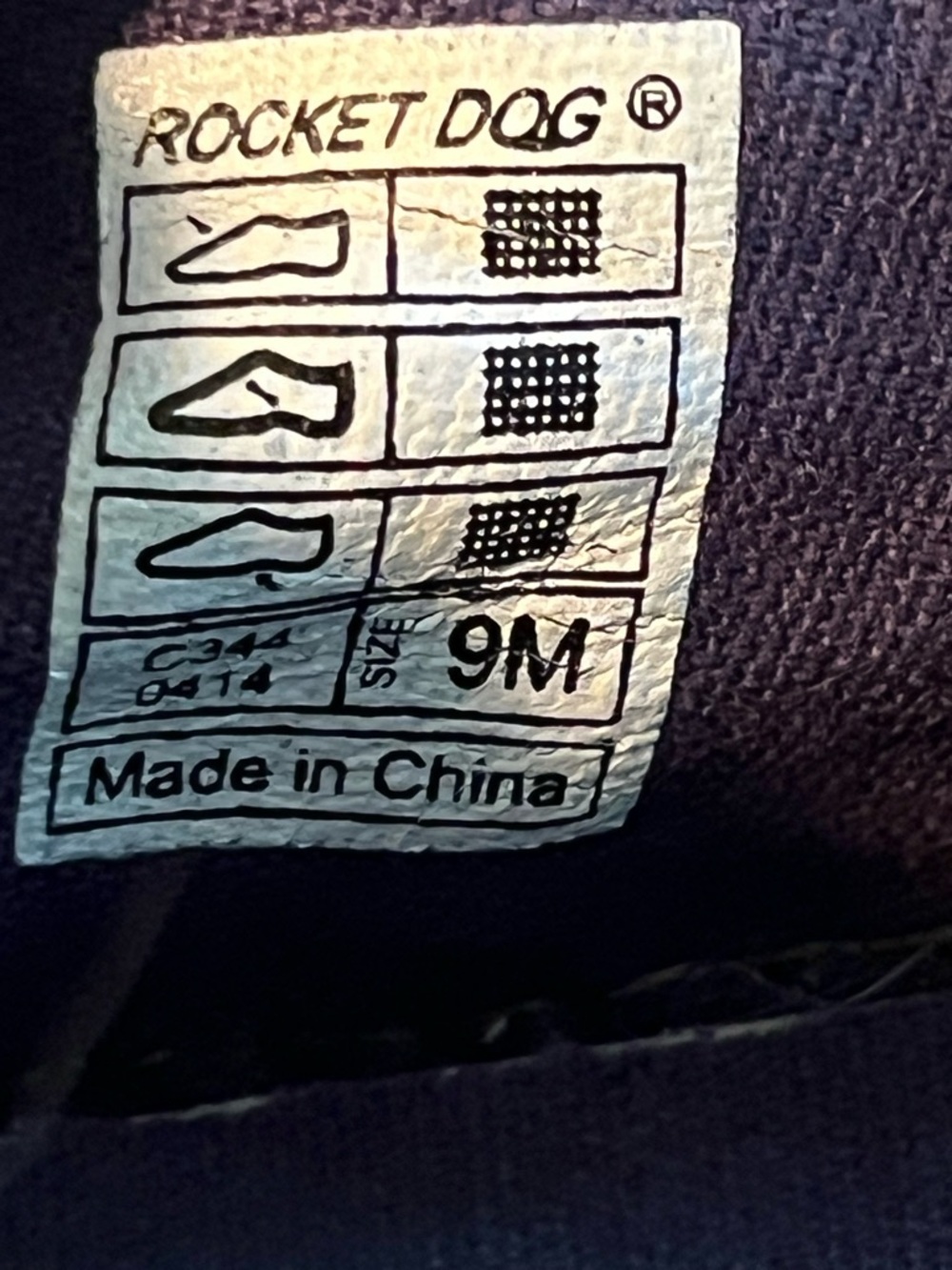 Rocket Dog Shoes

• canvas 
• slip-on
• beach vibes - Picture 5 of 5